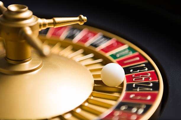 Diamond Empire slot game on roam mobile interface showing cascading reels